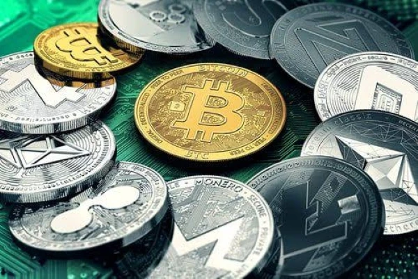 Monedas digitales que representan las altcoins y su importancia dentro del mercado de criptomonedas alternativas a Bitcoin.
